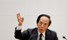 Le gouverneur de la Banque du Japon, Kazuo Ueda, assiste à une conférence de presse à Tokyo