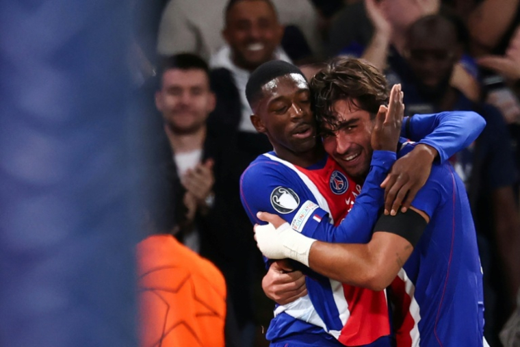 Les attaquants du Paris SG Ferran Torres (droite) et Ousmane Dembélé lors du match de Ligue des champions contre Bratislava le 9 septembre 2026 à Paris ( AFP / FRANCK FIFE )