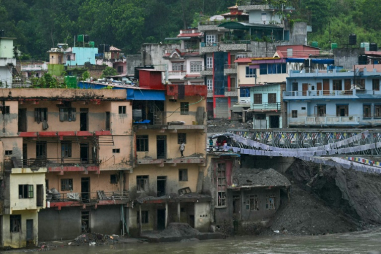 Un pont reconstruit par l'armée au-dessus de la rivière Tadi, après la crue meurtrière du 26 août, à Nuwakot au Népal le 24 septembre 2026 ( AFP / PRAKASH MATHEMA )