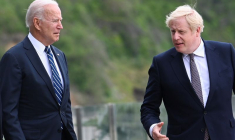 JOHNSON DIT VOIR EN BIDEN UN "GRAND BOL D'AIR FRAIS"