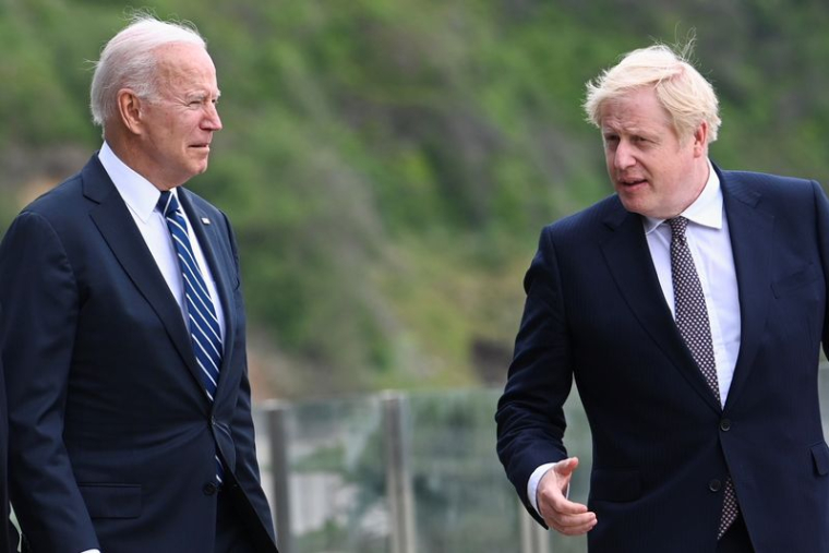 JOHNSON DIT VOIR EN BIDEN UN "GRAND BOL D'AIR FRAIS"