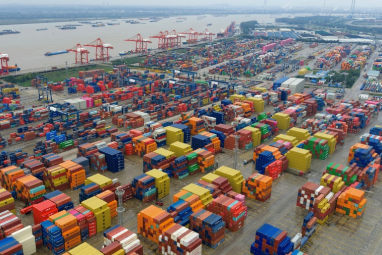 Vue aérienne de conteneurs au port de Nanjing, dans la province du Jiangsu, dans l'est de la Chine, le 19 octobre 2025 ( AFP / STR )