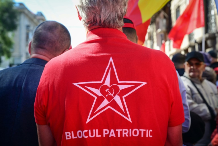 Des partisans du Parti socialiste assistent à une manifestation au siège de la Commission électorale centrale CEC à Chisinau en Moldavie, le 26 septembre 2025 ( AFP / Daniel MIHAILESCU )