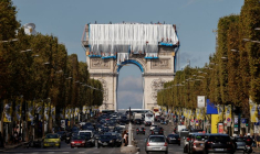 L'EMBALLAGE DE L'ARC DE TRIOMPHE, IMAGINÉ PAR CHRISTO, A COMMENCÉ