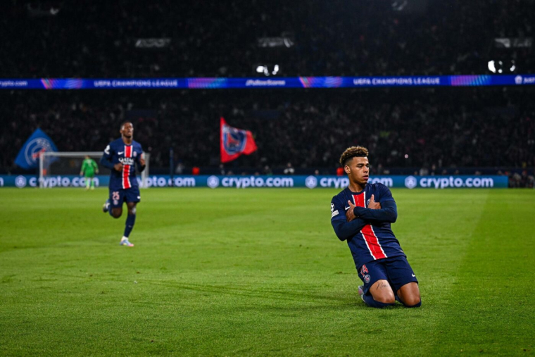 Un but sublime de Désiré Doué permet au PSG de revenir avant la pause