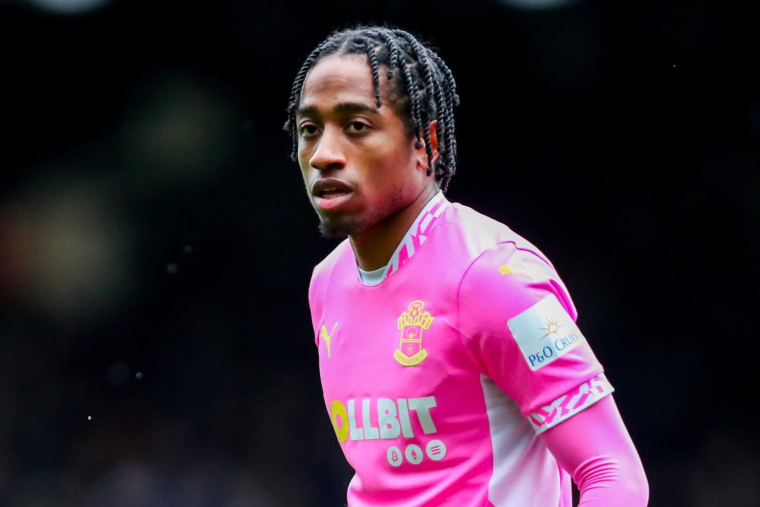 Kyle Walker-Peters reste en Premier League
