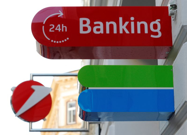 UNICREDIT FAIT MIEUX QUE PRÉVU, RENONCE À SON PROJET EN RUSSIE