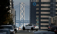 Un robotaxi Waymo dans les rues de San Francisco aux Etats-Unis le 8 décembre 2025 ( GETTY IMAGES NORTH AMERICA / JUSTIN SULLIVAN )