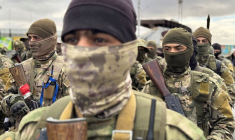 Un défilé militaire, après l'éviction du président syrien Bachar al-Assad, à Damas en Syrie