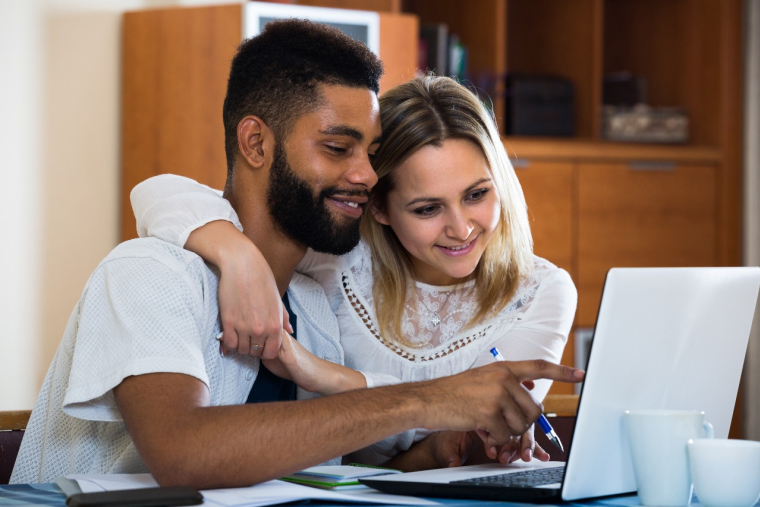 Ouvrir un compte joint lorsqu'on est en couple, la bonne idée ? ( Crédits : © JackF - stock.adobe.com)