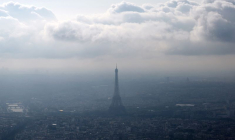Vue aérienne de la Tour Eiffel et de l'horizon parisien