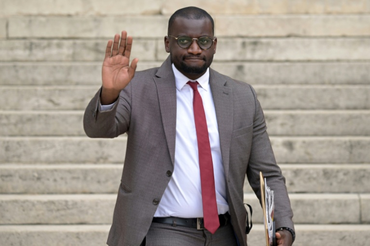 Le député LFI Carlos Martens Bilongo arrive à l'Assemblée nationale le 9 juillet 2024 à Paris ( AFP / Bertrand GUAY )