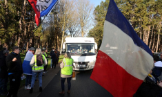 LES "CONVOIS DE LA LIBERTÉ" CONVERGENT VERS PARIS MALGRÉ L'INTERDICTION