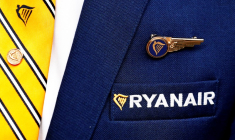 RYANAIR RELÈVE SA PRÉVISION DE BÉNÉFICE, ESPOIR POUR LE SECTEUR