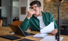 Devis et facture : que faire en cas de dépassement des coûts ? / iStock.com - Moon Safari