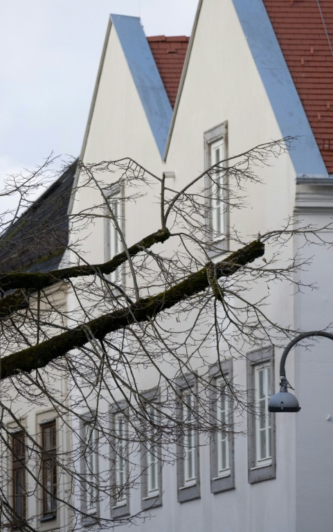 La maison natale d'Adolf Hitler transformée en commissariat de police, le 17 février 2026 à Braunau-am-Inn, dans le nord de l'Autriche  ( AFP / Joe Klamar )