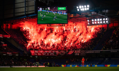 Les ultras du Legia ont mis le feu dans les tribunes de Stamford Bridge