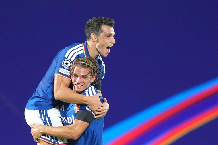 Côme s'offre une victoire historique