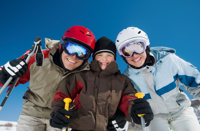 Louer sa tenue de ski est une alternative économique et écologique. ( crédit photo : Getty Images )