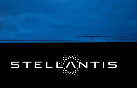 Le logo de Stellantis à Vélizy-Villacoublay près de Paris, France