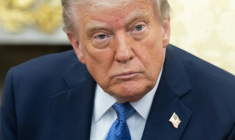 Le président américain Donald Trump lors d'une réunion dans le bureau ovale de la Maison Blanche à Washington, le 24 avril 2025 ( AFP / SAUL LOEB )