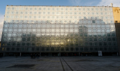 La façade de l'Institut du monde arabe, une construction coréalisée par le cabinet Architecturestudio et Jean Nouvel, le 3 janvier 2024, à Paris ( AFP / Dimitar DILKOFF )
