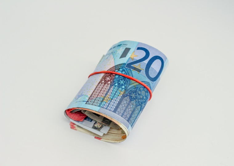 Dans tous les cas, les particuliers employeurs doivent déclarer la somme donnée comme étrennes sur la plateforme Cesu ou Pajemploi. (illustration) (Pixabay / Pexels)