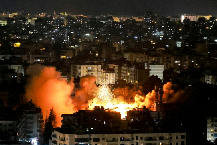 Incendie après des frappes israéliennes sur la banlieue sud de Beyrouth, le 5 juin 2025 ( AFP / IBRAHIM AMRO )