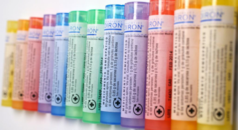 Des tubes de traitement homéopathique. (© Boiron)