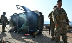 Des soldats libanais sur le site d'une frappe israélienne contre un véhicule au sud de Beyrouth, le 16 avril 2026 ( AFP / FADEL itani )