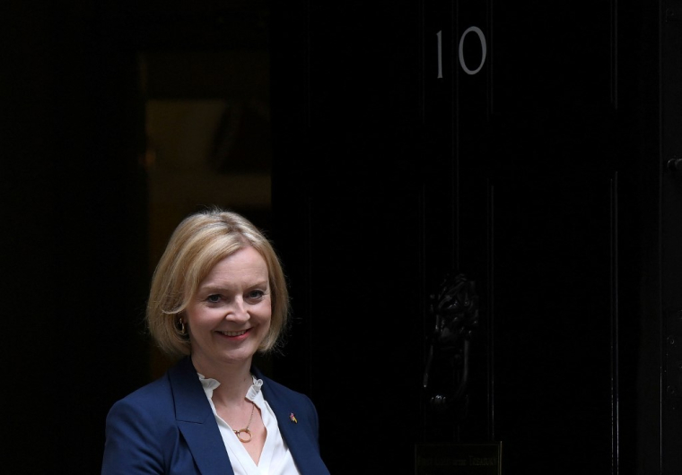 La Première ministre britannique Liz Truss devant le 10 Downing Street, à Londre, le 7 septembre 2022. ( AFP / DANIEL LEAL )