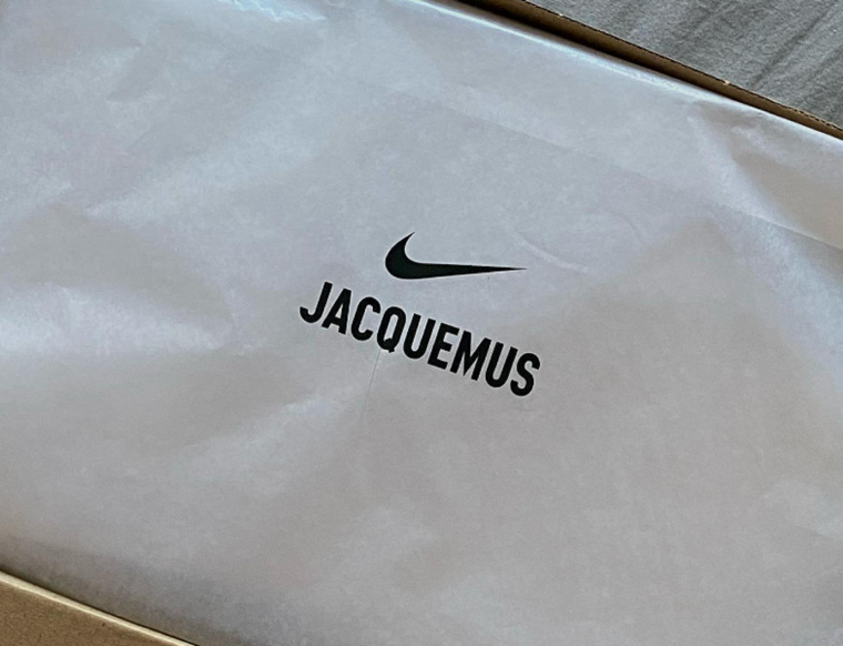 Le styliste français Simon Porte Jacquemus vient de signer sa toute première collaboration avec Nike. crédit photo : Capture d’écran Instagram @ms_jihad