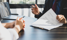 Comment et pourquoi faire un avenant à un bail de location ? / iStock.com - Wasan Tita