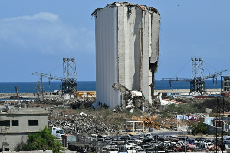 Un silo détruit du port de Beyrouth, le 1er août 2025, cinq ans après l'explosion dévastatrice du 4 août 2020 ( AFP / Joseph EID )