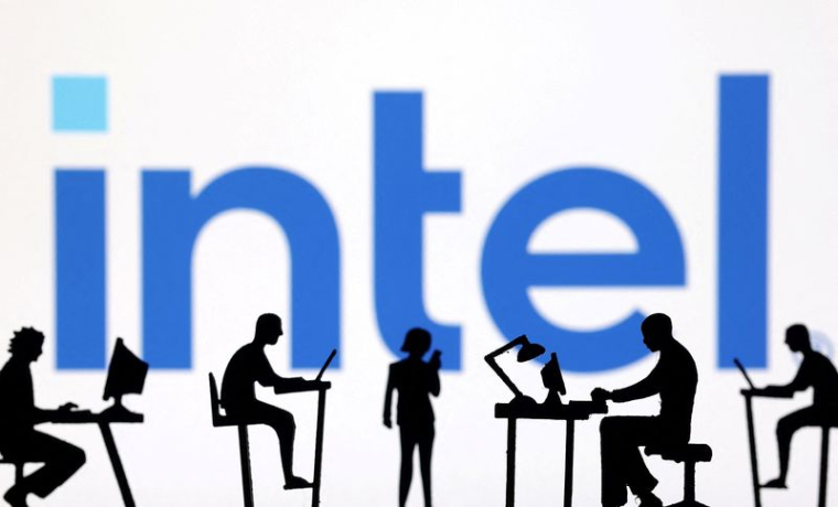 Intel fait mieux qu'attendu au T4, déçoit pour le trimestre en cours