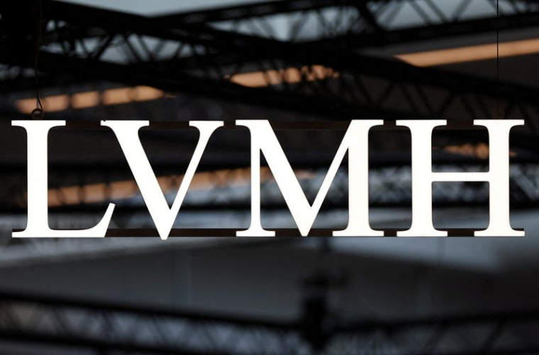 Le logo de LVMH à Paris