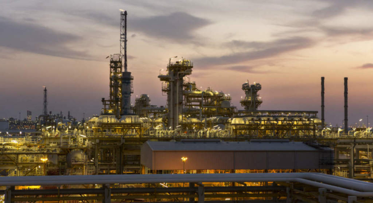 Total est fortement présent au Moyen-Orient, ici une raffinerie au Qatar. (© M. Roussel / Total)