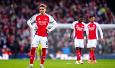 Arsenal se fait piéger à domicile par West Ham, Tottenham s’impose avec la manière à Ipswich