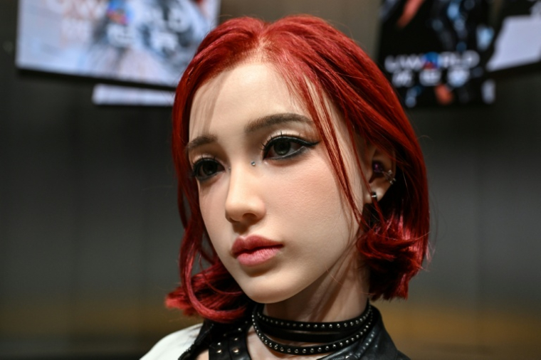 Un robot androïde U1 de l'entreprise chinoise UBTech présenté à Shenzhen, dans la province du Guangdong, le 30 juin 2026 ( AFP / ADEK BERRY )