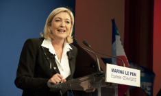 Photo : Rémi Noyon - Marine Le Pen défend la mise en place d'un euro à deux monnaies