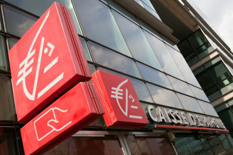 Deux Caisses d'épargne, fililales du groupe BPCE, ont écopé de plus de 9 millions d'euros d'amendes pour pratiques commerciales trompeuses, ( AFP / LOIC VENANCE )