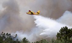 Un avion de lutte contre les incendies, au Portugal