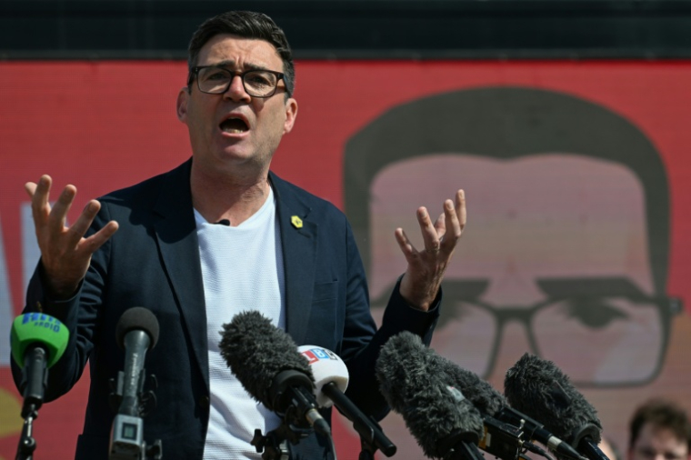 Le maire du Grand Manchester, Andy Burnham, lors du lancement de sa campagne pour l'élection partielle à Ashton-in-Makerfield, à dans le nord-ouest de l'Angleterre, le 22 mai 2026 ( AFP / Paul ELLIS )