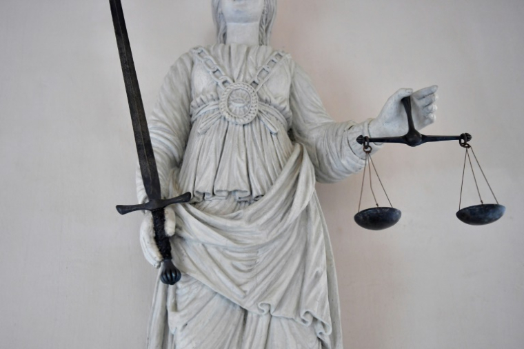 Un ancien kinésithérapeute, spécialiste réputé du périnée, a été mis en examen en juin à Paris pour viols et agressions sexuelles par personne ayant autorité ( AFP / LOIC VENANCE )