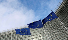 Les drapeaux de l'UE flottent devant la Commission européenne à Bruxelles