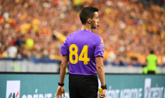 Pourquoi les arbitres de Lens-Nice portent-ils un numéro dans le dos ?