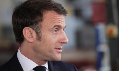 Emmanuel Macron, le 4 mai 2023, à Saintes ( POOL / THIBAUD MORITZ )