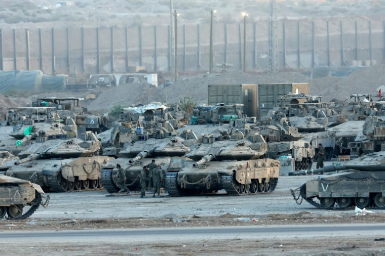 Des chars de l'armée israélienne sont positionnés dans le sud d'Israël, à la frontière avec la bande de Gaza, le 3 septembre 2025 ( AFP / Jack GUEZ )