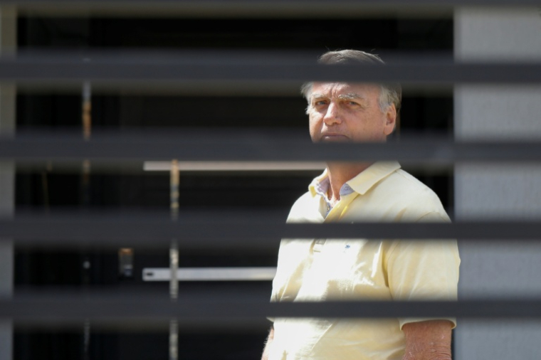 L'ex-président brésilien dans la villa où il est en résidence surveillée, le 3 septembre 2025, à Brasilia ( AFP / Sergio Lima )