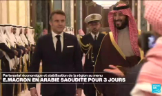 Soutien au Liban : Emmanuel Macron "souhaiterait avoir un rôle de l'Arabie Saoudite plus proactif"